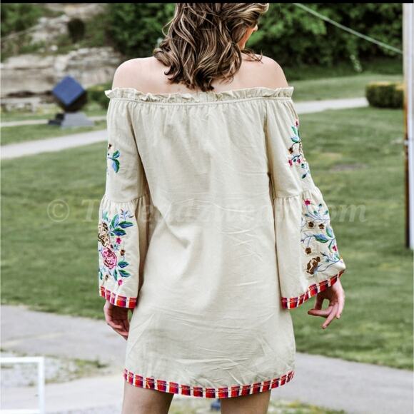 Velzera embroidered off shoulder bell sleeve dress small - Picture 6 of 6